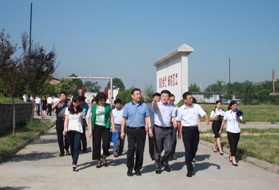市政協(xié)副主席賀韌率領渭南市政協(xié)委員考察組來我司調研指導工作